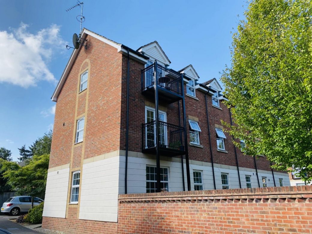 WB Lettings 28 Cormorant Wood Flat 2 bed 2 bath parking garage Newbury (1)