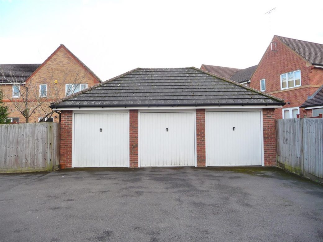 WB Lettings 28 Cormorant Wood Flat 2 bed 2 bath parking garage Newbury (6)