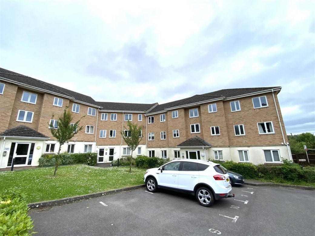 WB Lettings Ltd Saxon Court 2 bed flat parking thatcham rg19 (1)