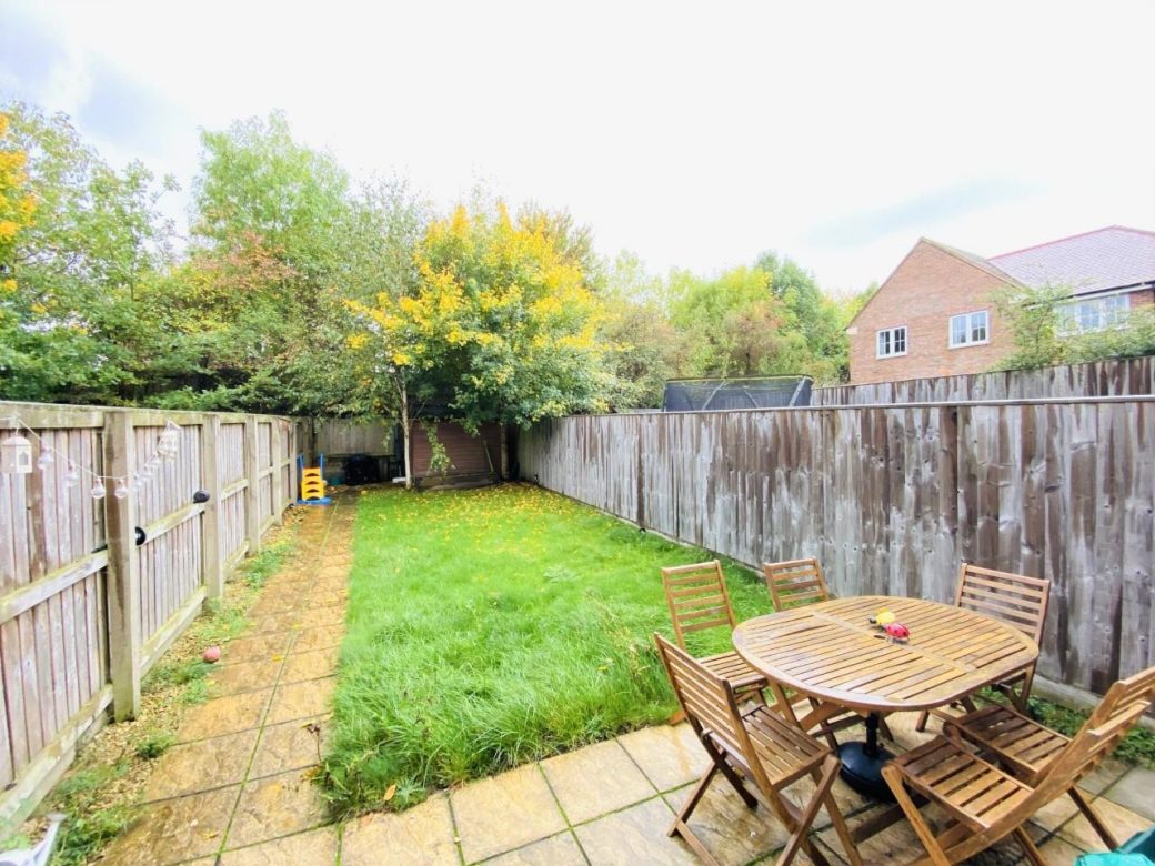 WB Lettings Ltd 73 Capability Way Newbury 3 bed house garden parking (9)